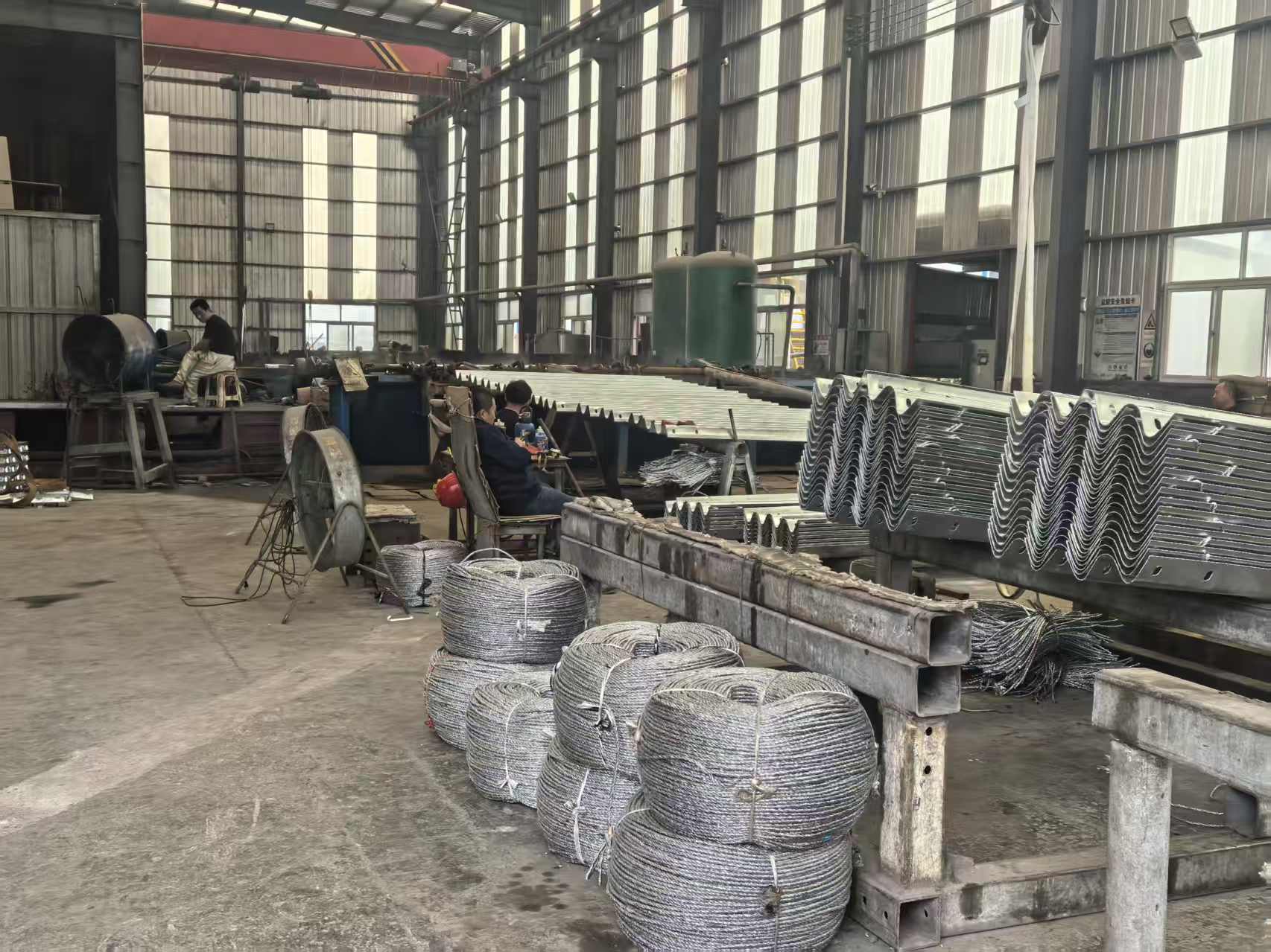 天津波形护栏板三波波形护栏 - 厂家